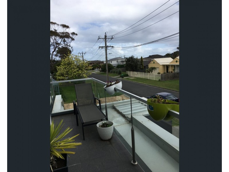 4 Osborne Street, Safety Beach VIC 3936