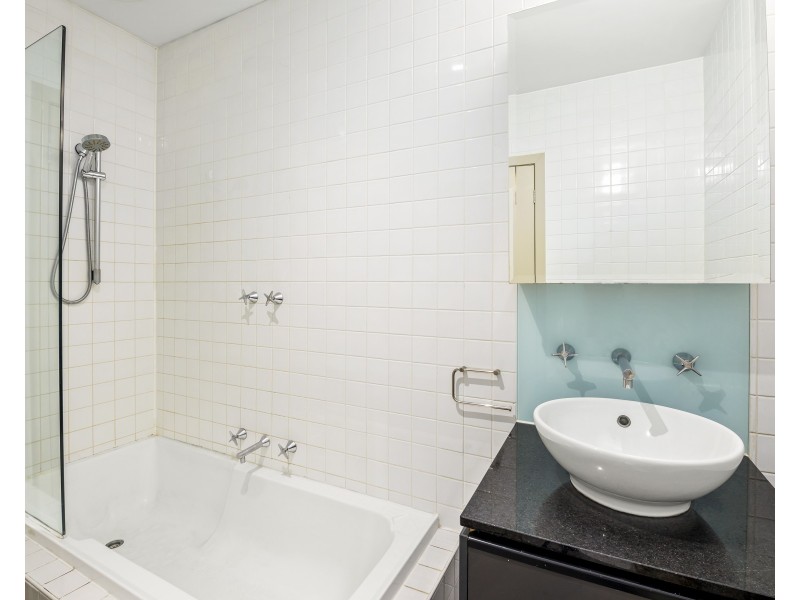 914/233 Collins Street, Melbourne VIC 3000