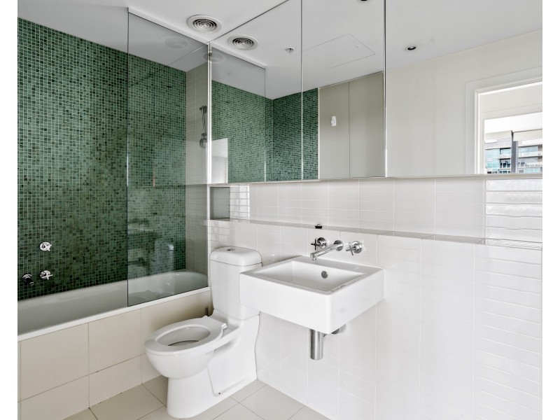 802/55 Queens Road, Melbourne VIC 3000