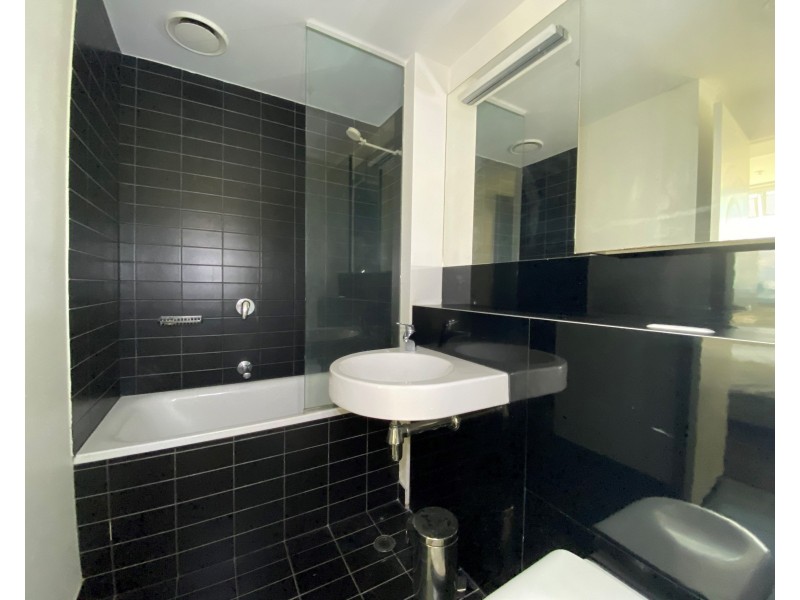 2003/620 Collins Street, Melbourne VIC 3000