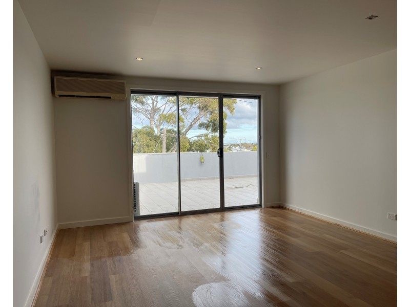 15/114 Mason Street, Newport VIC 3015