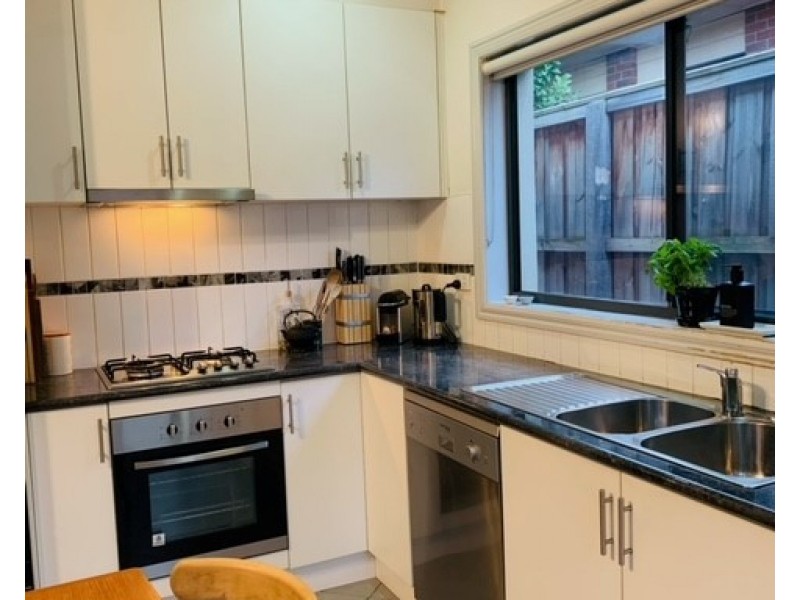 2/46-48 Bulla Road, Strathmore VIC 3041