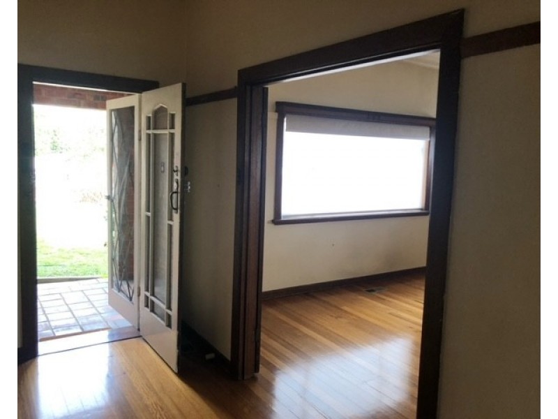 16 Ellenvale Avenue, Pascoe Vale South VIC 3044