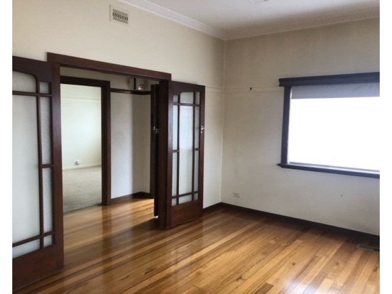 16 Ellenvale Avenue, Pascoe Vale South VIC 3044