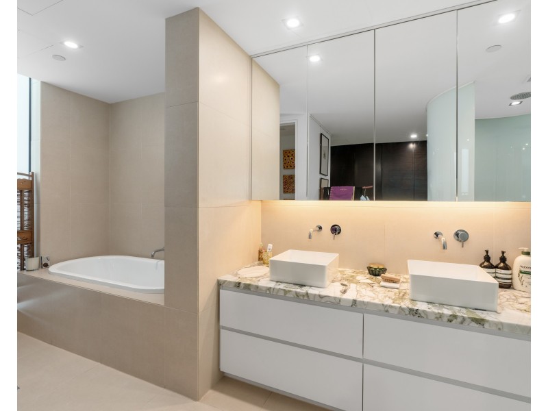 601/279 Wellington Parade South, East Melbourne VIC 3002