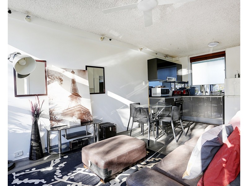 206/81 Queens Road, Melbourne VIC 3004