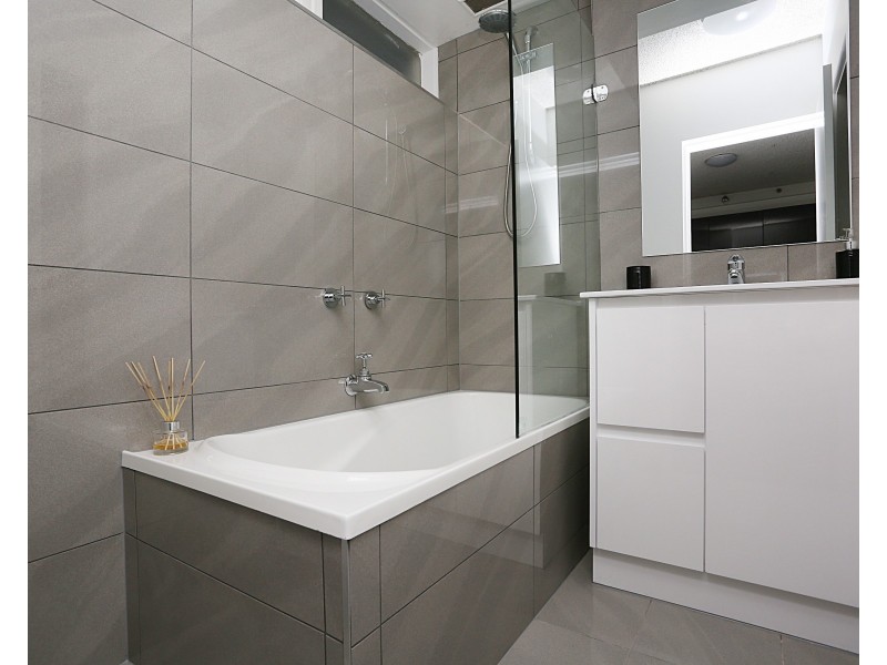 206/81 Queens Road, Melbourne VIC 3004