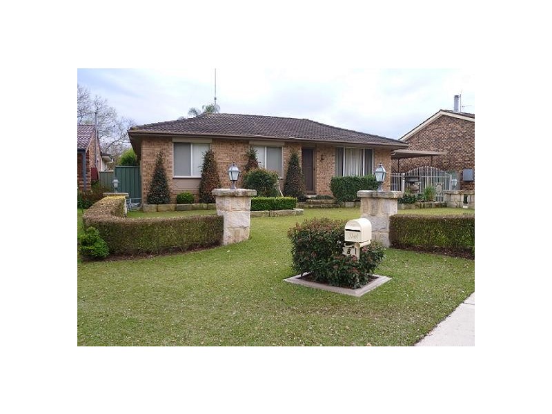 8 Phillip Place, Mcgraths Hill NSW 2756