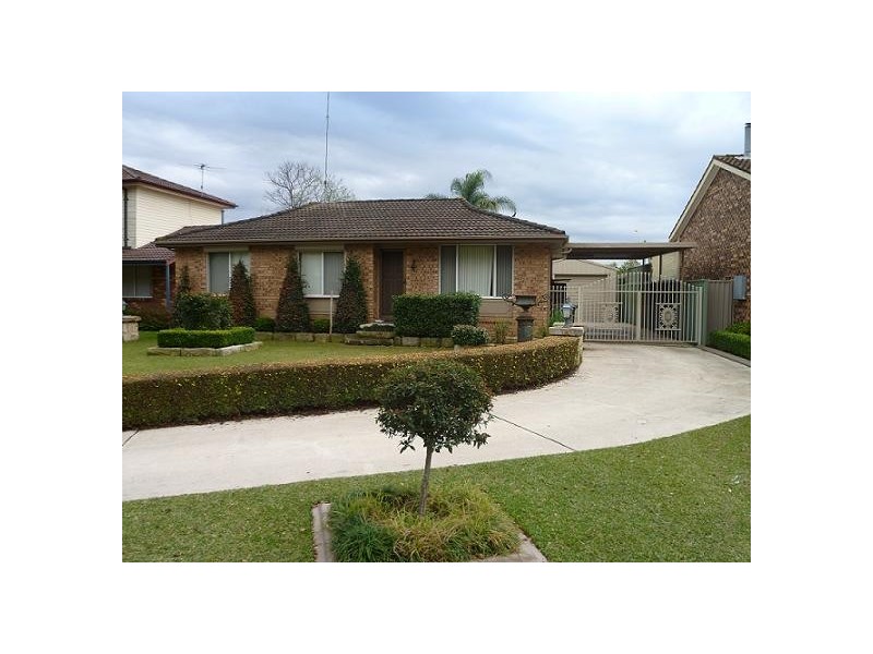 8 Phillip Place, Mcgraths Hill NSW 2756