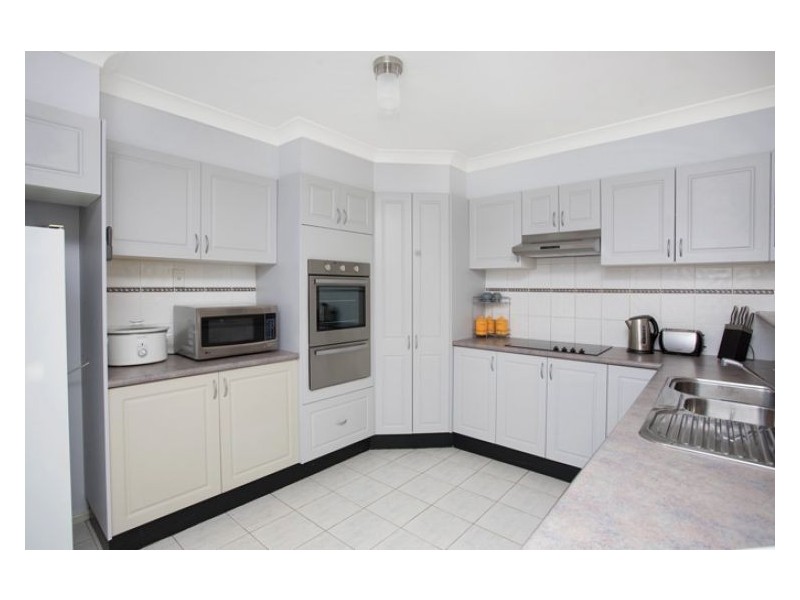 8 Kallawatta Grove, Mcgraths Hill NSW 2756