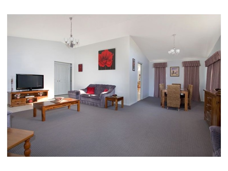 8 Kallawatta Grove, Mcgraths Hill NSW 2756