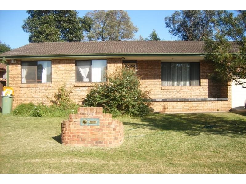 27 Andrew Thompson Drive, Mcgraths Hill NSW 2756