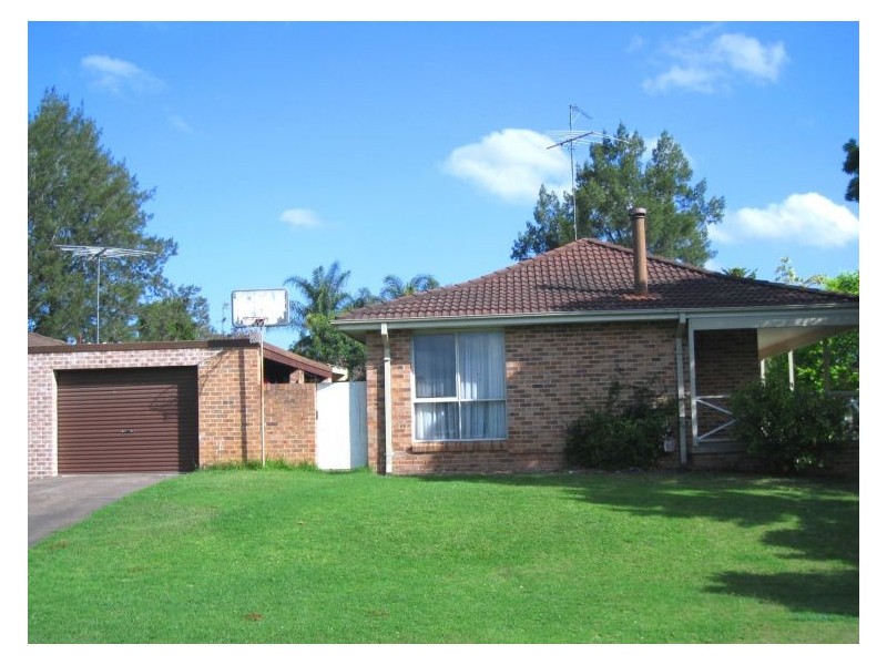 13 Phillip Place, Mcgraths Hill NSW 2756