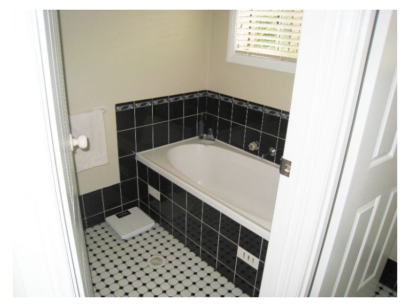 1/8 Porpoise, Bligh Park NSW 2756