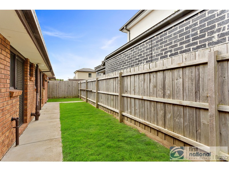 1/6 Cairns Street, Rosebud VIC 3939
