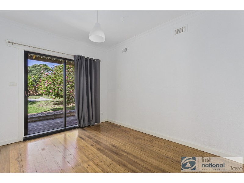 73 Seventh Avenue, Rosebud VIC 3939