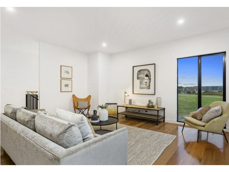 1 Helm Avenue, Safety Beach VIC 3936