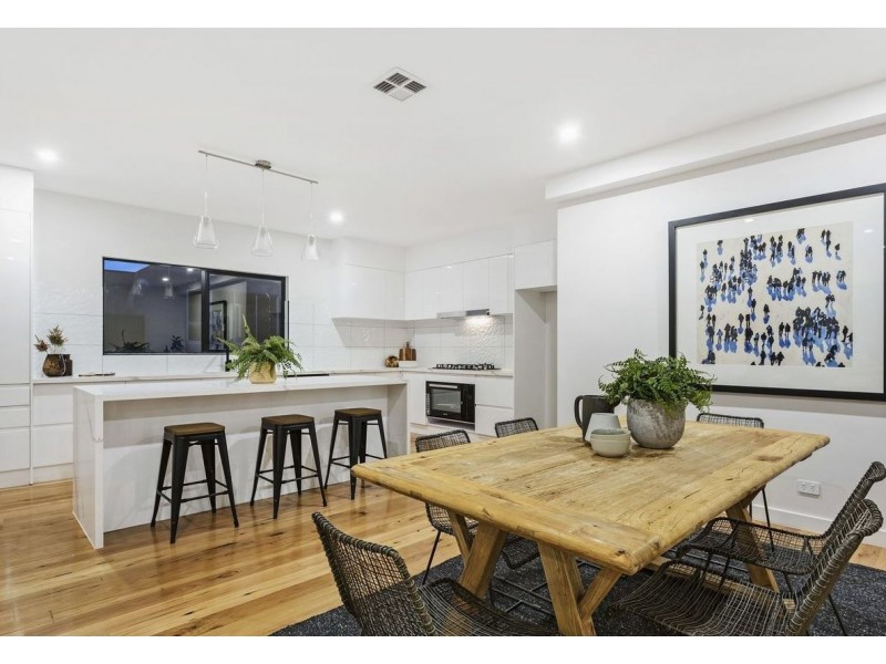 1 Helm Avenue, Safety Beach VIC 3936