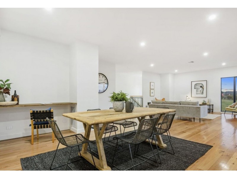 1 Helm Avenue, Safety Beach VIC 3936