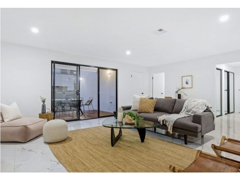 1 Helm Avenue, Safety Beach VIC 3936