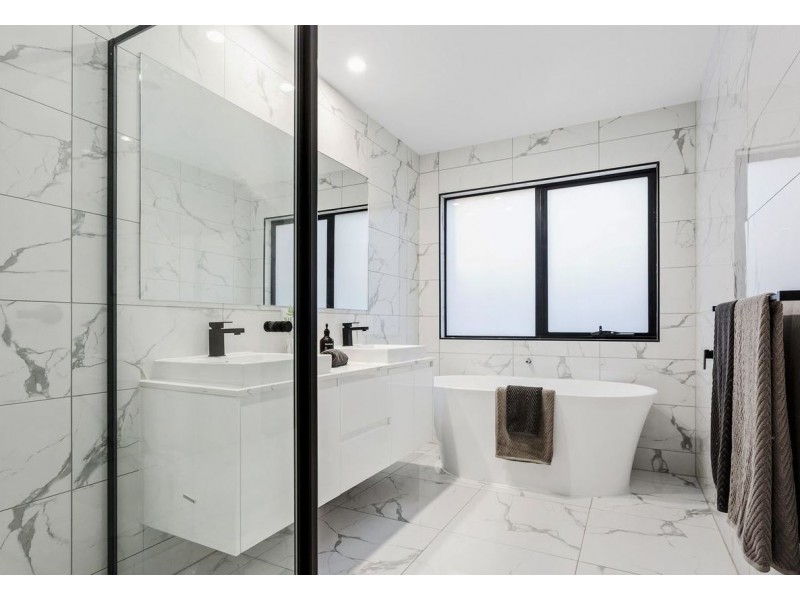 1 Helm Avenue, Safety Beach VIC 3936