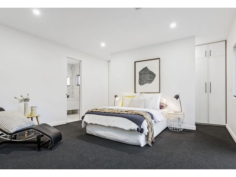 1 Helm Avenue, Safety Beach VIC 3936
