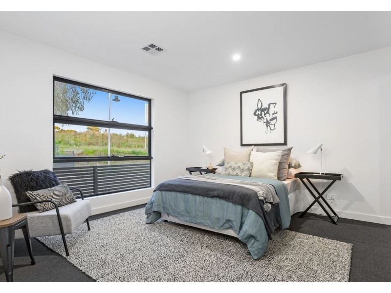 1 Helm Avenue, Safety Beach VIC 3936