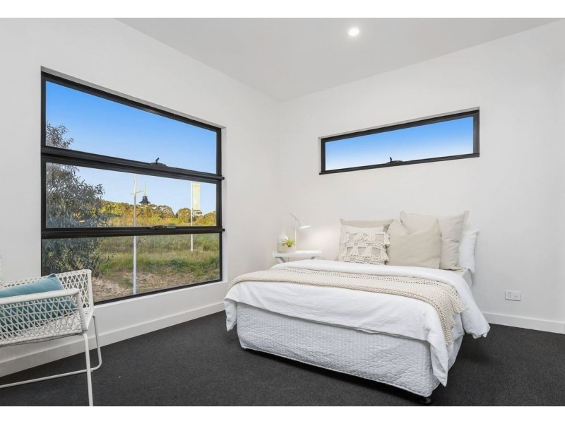 1 Helm Avenue, Safety Beach VIC 3936