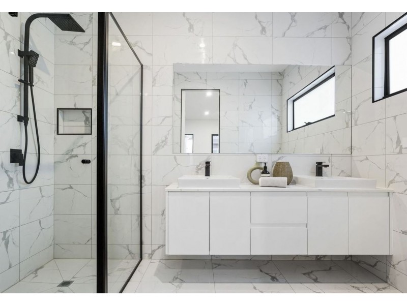 1 Helm Avenue, Safety Beach VIC 3936