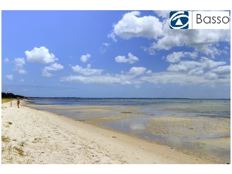 1 Helm Avenue, Safety Beach VIC 3936