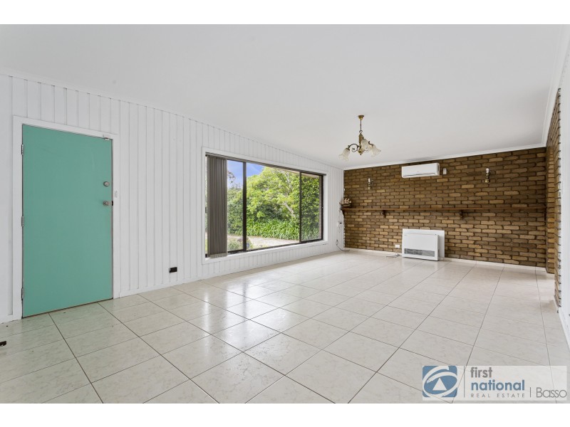 4 Lawson Cres, Rosebud VIC 3939