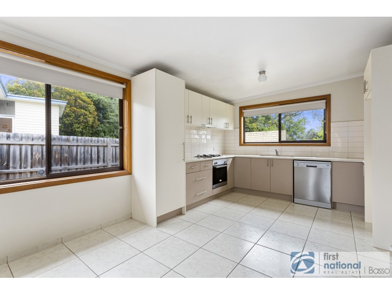 4 Lawson Cres, Rosebud VIC 3939