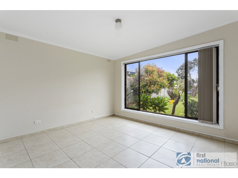 4 Lawson Cres, Rosebud VIC 3939