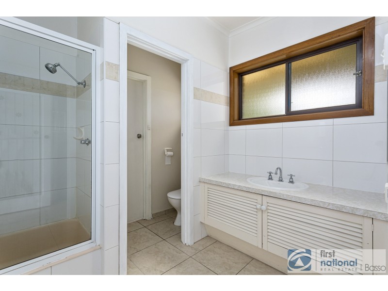 4 Lawson Cres, Rosebud VIC 3939