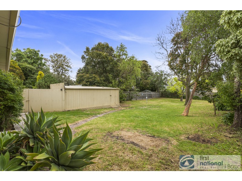 4 Lawson Cres, Rosebud VIC 3939