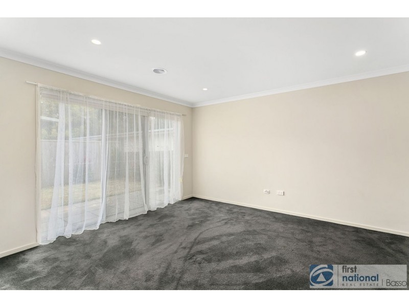 2/1 Braidwood Avenue, Rosebud VIC 3939
