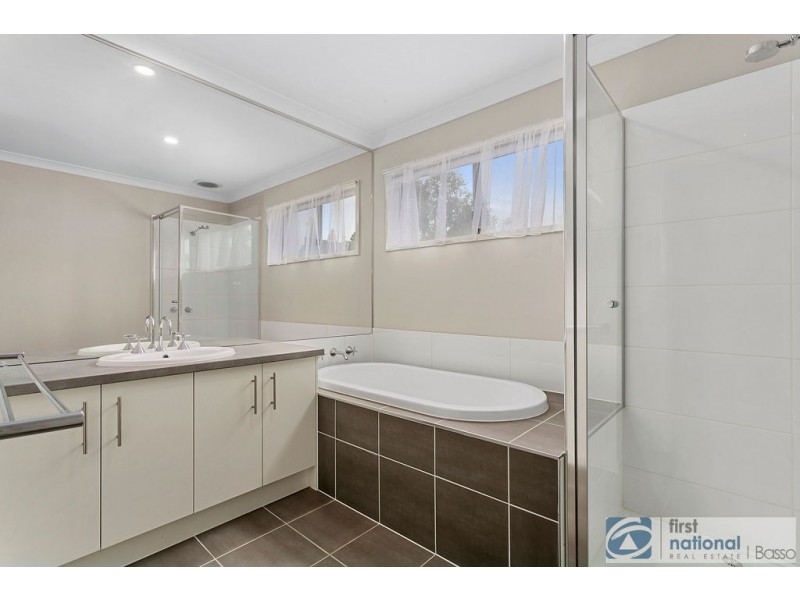 2/1 Braidwood Avenue, Rosebud VIC 3939