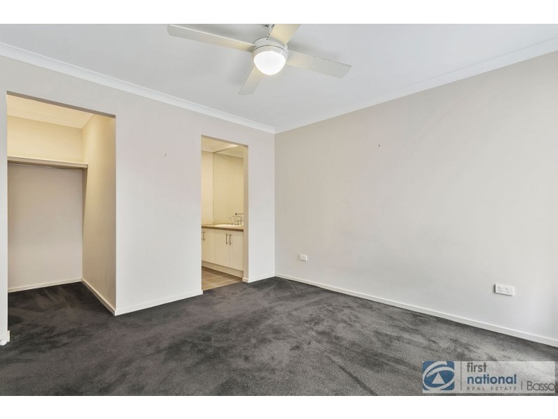 2/1 Braidwood Avenue, Rosebud VIC 3939