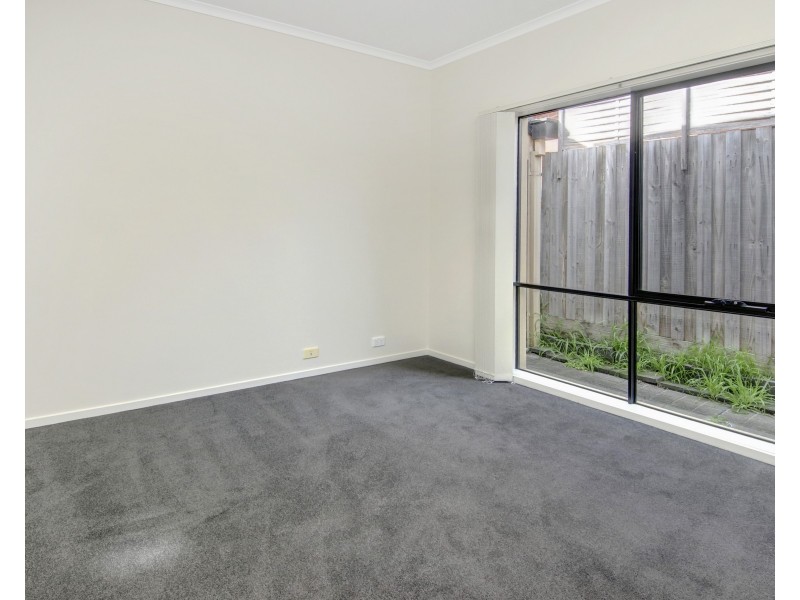 4/15 Cairns Ave, Rosebud VIC 3939