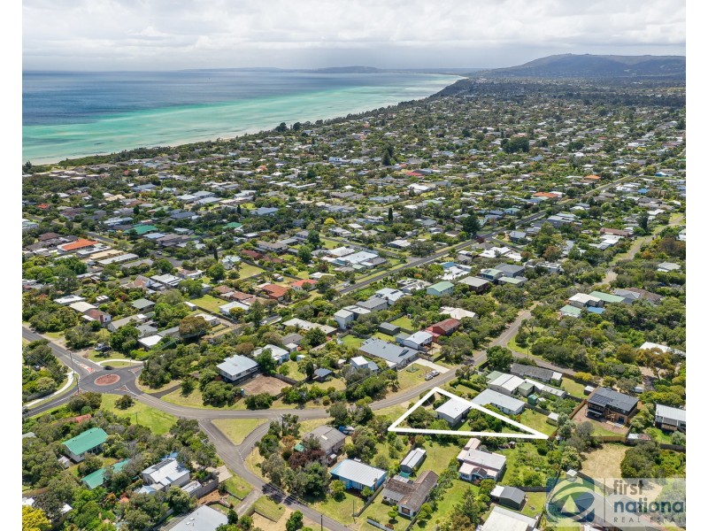 2 Grandview Ave, Rye VIC 3941