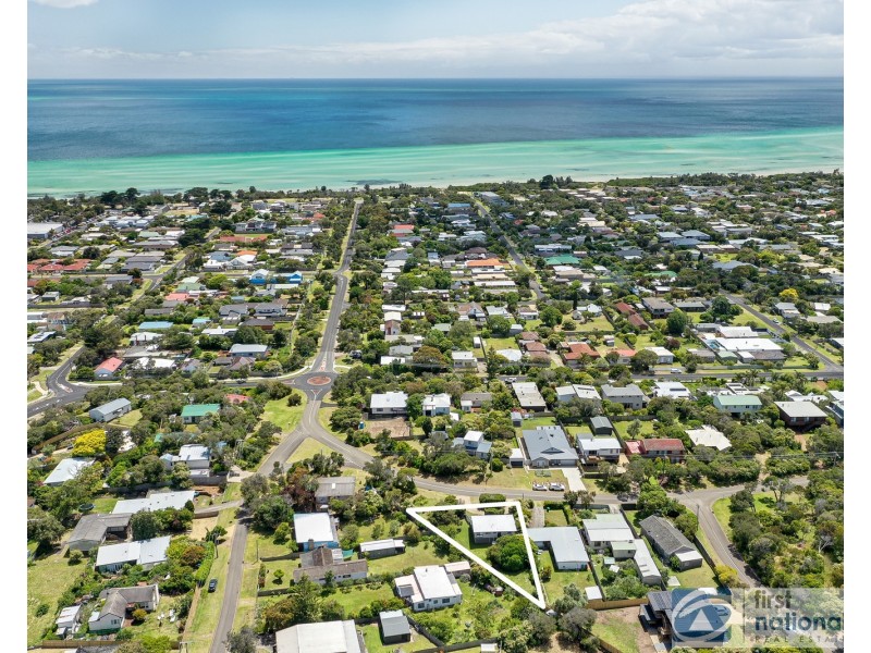 2 Grandview Ave, Rye VIC 3941