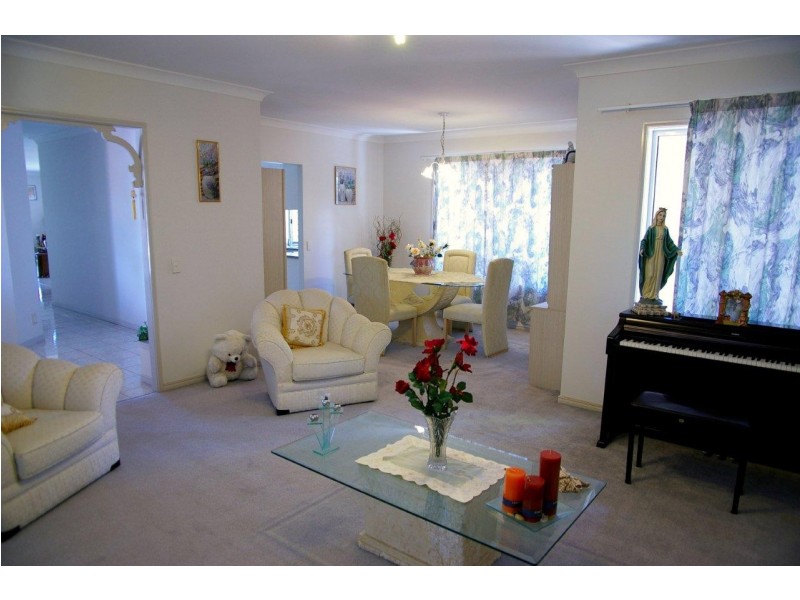 42 Cleveland Place, Stretton QLD 4116