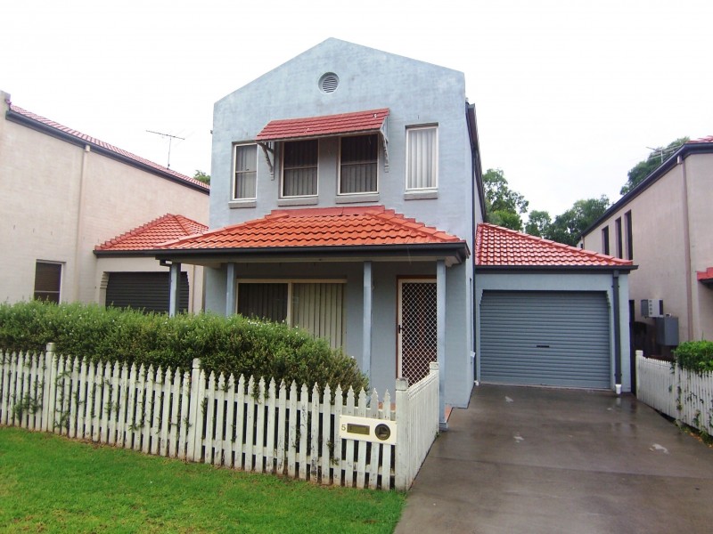 5 Reserve Circuit, Currans Hill NSW 2567