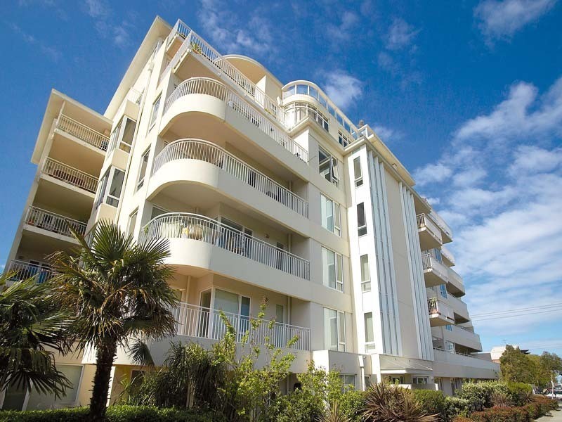 24/8 Graham Street, Port Melbourne VIC 3207