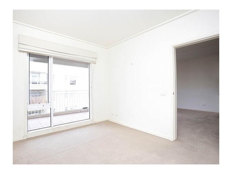 24/8 Graham Street, Port Melbourne VIC 3207