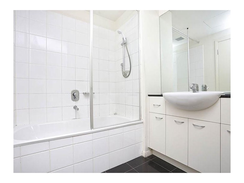 24/8 Graham Street, Port Melbourne VIC 3207