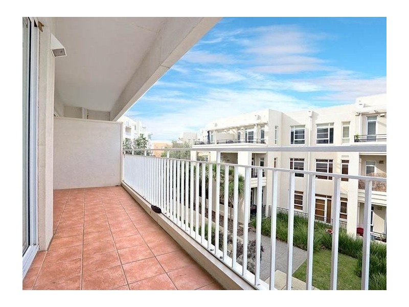 24/8 Graham Street, Port Melbourne VIC 3207