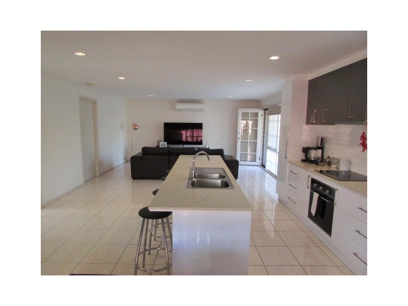 2/209 Waiora Road, Heidelberg Heights VIC 3081