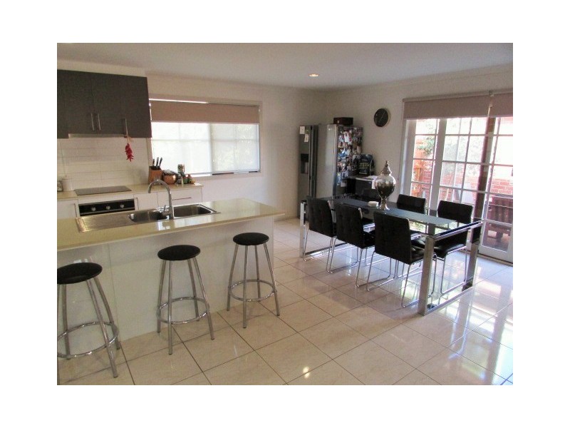 2/209 Waiora Road, Heidelberg Heights VIC 3081