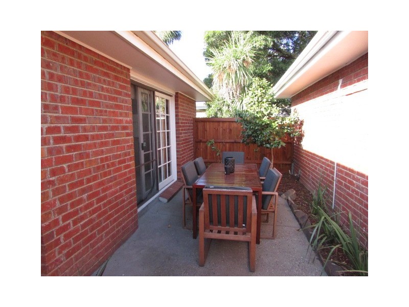 2/209 Waiora Road, Heidelberg Heights VIC 3081